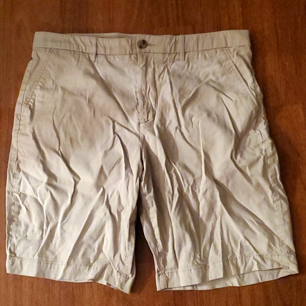 Marc Anthony Stretch Waist Slim Fit Men's Khaki Shorts - Size 36W